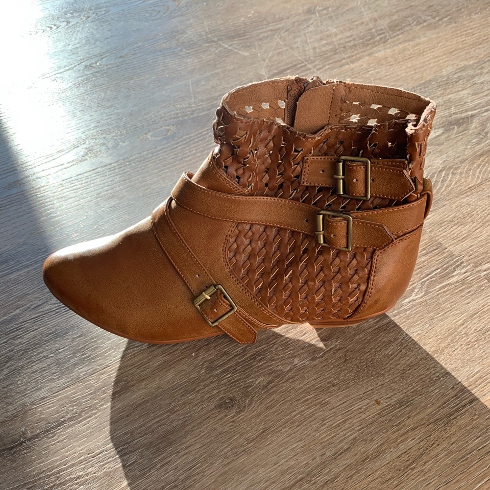 Tan Ankle Boots. Size 7.